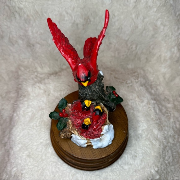 Enesco Cardinal & Babies Musical Decor plays
Chestnuts Roasting on an Open Fire - Picture 6 of 8